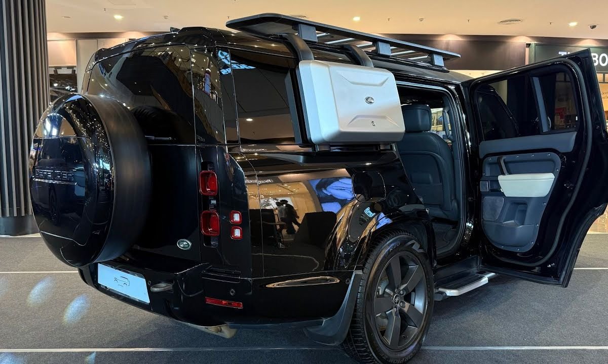 Read more about the article New Land Rover Defender 130 – 8 Seater King of Luxury SUV